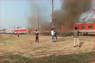 Burning Train In Morena: ਊਧਮਪੁਰ ਐਕਸਪ੍ਰੈੱਸ ਦੇ 4 ਡੱਬਿਆਂ 'ਚ ਲੱਗੀ ਅੱਗ