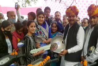 Students got scooty in Alwar, Alwar hindi news