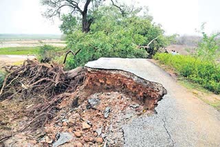 KADAPA PEOPLE FACING PROBLEMS WITH  ROADS DAMAGED BY FLOODS