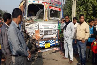 crematorium passenger truck collided with lorry in Nadia