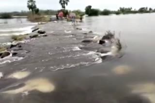 viluppuram floods, viluppuram marakkanam, tamil nadu floods, tamil nadu rains, rain relief, flood relief, விழுப்புரம் வெள்ளம், விழுப்புரம் மரக்காணம், விழுப்புரம் மழை வெள்ள நிலவரம், தமிழ்நாடு மழை, பொதுமக்கள் கோரிக்கை, வெள்ள நிவாரணம்