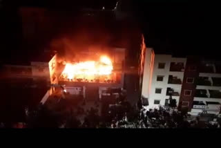 Massive fire breaks out at Nanded hotel