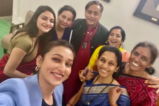 Shashi Tharoor Selfie with Women MPs