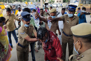 Suicide attempts in Coimbatore collectorate office, கோயம்புத்தூர் ஆட்சியர் அலுவலகத்தில் தீ குளிக்க முயற்சி