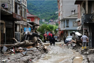 4 killed 19 wounded by storm in Turkeys Istanbul Governors office