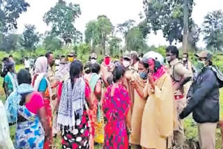 telugu-news-tribal-attack-with-sticks-on-forest-officials-in-mumbojipet-tanda-kamareddy-district