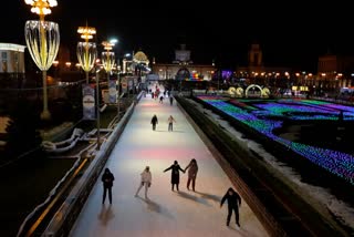 Russian Skating Rink, beautiful pictures of Russia in winters, ice skating in Russia