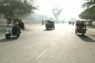 no light on road in uttam nagar of delhi