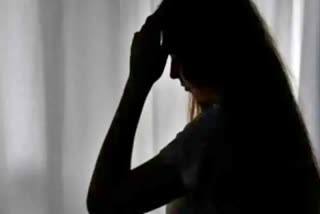 girl suicide over the mother-father quarrel