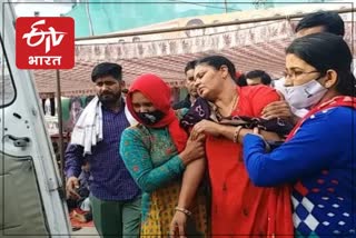 protest at up congress office in lucknow