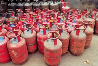 LPG cylinders price hike: LPG સિલિન્ડરના ભાવમાં ભડકો, આ લોકોને પડશે મૃુશ્કેલી