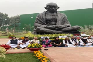 Opposition leaders sitting on dharna in front of Gandhi statue in Parliament (file photo)