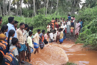 dindigul natham, natham idaiyapatti, bridge issue, dindigul rain, natham bridge issue, idaiyapatti village issue, திண்டுக்கல் நத்தம், நத்தம் இடையப்பட்டி, இடையப்பட்டி ஆற்று பாலம் பிரச்னை, திண்டுக்கல் மழை செய்திகள், திண்டுக்கல் செய்திகள்