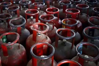 LPG Price Rise: ୧୦୦ ଟଙ୍କା ବଢିଲା ବ୍ୟବସାୟିକ ବା କମ୍‌ର୍ସିଆଲ ଗ୍ୟାସ ଦାମ୍