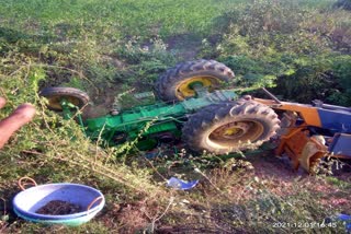tractor-overturned-in-naragunda