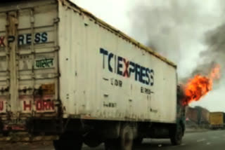 truck-caught-fire-in-gurugram