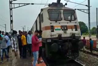 Yasvantpur- Howrah Duronto Express derails