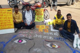 Painters making aware the leaders,  painting on the road