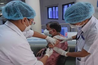 Corona Vaccine Second Dose in Rajkot : જો લેશો તો RMC રૂ. 50 હજાર સુધીના સ્માર્ટફોન આપશે