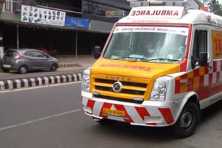 Tender coconut seller tries to drive  ambulance accident in kottayam pala  കട്ടച്ചിറയിൽ ആംബുലൻസ് ഡ്രൈവിങ് പരിശീലനം പൂഞ്ഞാര്‍  കോട്ടയം ഇന്നത്തെ വാര്‍ത്തകള്‍  പാലാ ജനറൽ ആശുപത്രി അപകടം