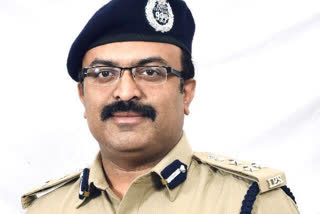 Two police personnel suspended in Mysore, extort money Attempted, false case, Nazar bad police station, ಮೈಸೂರಿನಲ್ಲಿ ಇಬ್ಬರು ಪೊಲೀಸ್ ಸಿಬ್ಬಂದಿ ಅಮಾನತು, ಹಣ ವಸೂಲಿ ಯತ್ನ, ಸುಳ್ಳು ಪ್ರಕರಣ, ನಜರ್​​ಬಾದ್​ ಪೊಲೀಸ್​ ಠಾಣೆ,