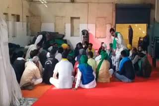 haryana-farmer-hold-separate-meeting-before-the-samyukt-kisan-morcha-meeting