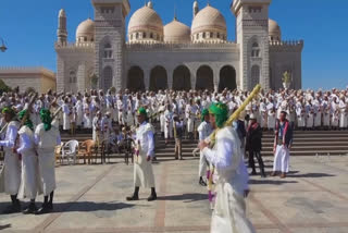 Thousands of Yemeni bridegrooms celebrate mass wedding