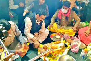 Home Minister worshiped Shani Dev after reaching Triveni Ghat