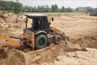 Illegal mining is going on in Hajipur and Purkhowal villages of Garhshankar
