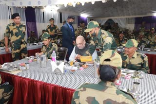 amit shah eats dinner with bsf jawans jaisalmer rajasthan