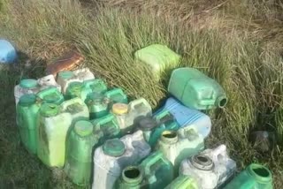 बेगूसराय में पुलिस ने शराब बनाने वाली सामग्री नष्ट किया
