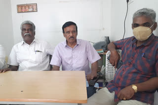 karur govt school teacher, karur news, paakanatham thaanthoni village, teacher suspended issue, karur teacher case, கரூர் செய்திகள், கரூர் ஆசிரியர் பணியிடை நீக்கம், சங்கங்கள் கண்டனம், ஆசிரியர் சங்கம், பாகநத்தம்