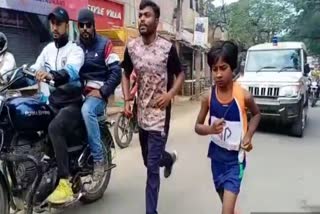 five-year-old-girl-run-marathon-in-jamtara