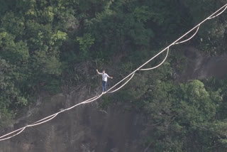 High altitude heroics in Rio from French slackliner