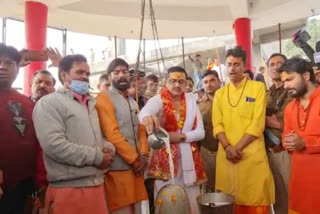 Wasim Rizvi convert to Hindu, Wasim Rizvi convert to Hindu in Dasna temple, Wasim Rizvi convert to sanatana dharma, Mahant Narasimha Ananda Sarawati, Uttar Pradesh Dasna temple, ಹಿಂದೂಗೆ ಮತಾಂತರಗೊಂಡ ವಸೀಂ ರಿಜ್ವಿ, ದಾಸ್ನಾ ದೇವಾಲಯದಲ್ಲಿ ಹಿಂದುಗೆ ವಸೀಂ ರಿಜ್ವಿ ಮತಾಂತರ, ಸನಾತನ ಧರ್ಮ ಸೇರಿದ ವಸೀಂ ರಿಜ್ವಿ, ಇಸ್ಲಾಂ ಬಿಟ್ಟು ಹಿಂದೂ ಸೇರಿದ ವಸೀಂ ರಿಜ್ವಿ, ಮಹಂತ್ ನರಸಿಂಹ ಆನಂದ ಸರಾವತಿ, ಉತ್ತರಪ್ರದೇಶ ದಾಸ್ನಾ ದೇವಾಲಯ,