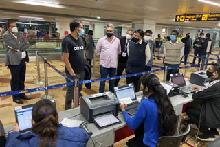 health minister mansukh mandaviya reviews rt pcr testing facilities at delhi airport