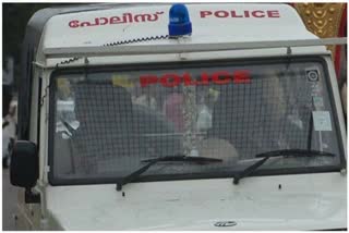 റോഷി അഗസ്റ്റിന് എസ്‌കോര്‍ട്ട് പോയ പൊലീസ് വാഹനം  ടിബി റോഡില്‍ കല്യാണ്‍ സില്‍ക്‌സിന് സമീപം അപകടം  കാരാപ്പുഴ ഇല്ലത്തുചിറയില്‍ അശോകൻ  Kottayam tb road accident  Roshi Augustine escort police jeep accident