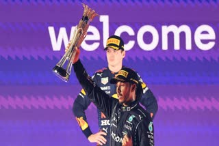 Lewis Hamilton wins wild Saudi GP to set up F1 title showdown