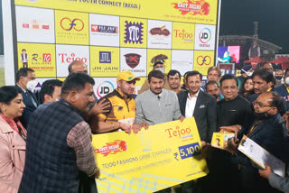 Manoj Tiwari reached to see edpl at Yamuna Sports Complex in delhi