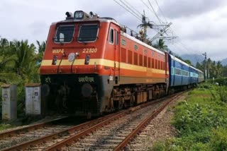 kollam landslide train cancelled  കൊല്ലം ആര്യങ്കാവിൽ മണ്ണിടിച്ചിൽ  ട്രെയിനുകള്‍ റദ്ദാക്കി  kollam landslide