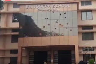 Uproar over conversion in Vidisha, Vidisha St Joseph Convent School damaged, hindu organisations vandalise school in MP, Hindu groups allege scool of religious conversion, MP school vandalised, Convent school in Vidisha vandalises, SDM of Ganj Basoda Roshan Rai, Nilesh Agrawal Head of Vishwa Hindu Parishad, school vandalised by Bajrang Dal Vishwa Hindu Parishad and other Hindu organizations, மத்தியப் பிரதேச பள்ளி மீது இந்து அமைப்புகள் தாக்குதல், மத்தியப் பிரதேசம் விதிஷா புனித ஜோசப் பள்ளி மீது தாக்குதல், பஜ்ரங் தல், விஷ்வ இந்து பரிஷத் பள்ளி மீது தாக்குதல், 8 மாணவர்களை மதமாற்றம் செய்த மத்தியப் பிரதேச கிறிஸ்துவப் பள்ளி, மத்தியப் பிரதேச பள்ளி மீது தாக்குதல், விஷ்வ இந்து பரிஷத் தலைவர் நிலேஷ் அகர்வால்