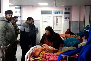 BJP Leader Visits Pulwama Hospital:بی جے پی ضلع صدر نے ضلع ہسپتال پلوامہ کا دورہ کیا