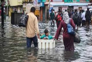 திருநின்றவூரில் வீடுகளில் தேங்கிய மழை நீர்  : மக்கள் ஆர்ப்பாட்டம்