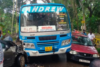 Bus accident in kottayam kallara route  vehicles damaged in kottayam accident  കോട്ടയം ഇന്നത്തെ വാര്‍ത്ത  കോട്ടയത്ത് ബസ് അപകടം  kottayam todays news