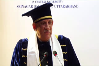Unique style of CDS Bipin Rawat at the convocation ceremony of Garhwal Central University