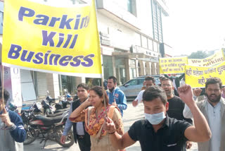 dwarka market shopkeeper protesting against sdmc parking fees