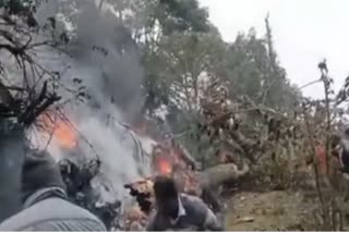 Coonoor air crash  Bipin Rawat chopper crash  Tamil Nadu's forensic dept reaches Coonoor air crash site  IAF Mi-17V5 helicopter crash  തമിഴ്‌നാട് ഫോറൻസിക് വിഭാഗം കൂനൂരില്‍ പരിശോധന നടത്തി  ഹെലികോപ്റ്റര്‍ അപകടത്തില്‍ തമിഴ്‌നാടിന്‍റെ ഫോറന്‍സിക് പരിശോധന