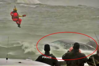 car stuck in the Niagara River