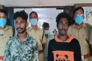 kollam Youths who are drug addicts arrested for violence  കൊല്ലം ലഹരിയിൽ നടുറോഡിൽ അക്രമം നടത്തിയ യുവാക്കൾ അറസ്റ്റിൽ  അഞ്ചാലുംമൂട് വനിതാ പൊലീസിനെ മർദിച്ചു നെഞ്ചിൽ ചവിട്ടി  two arrested for assaulting women police in Anchalummoodu