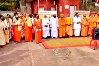 Sant Samaj sitting on dharna